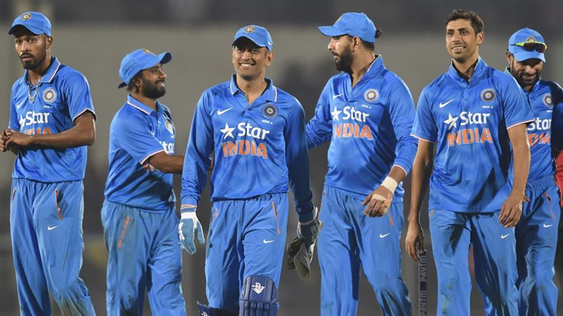 Mahendra Singh Dhoni with teammates Mahendra Singh Dhoni with teammates