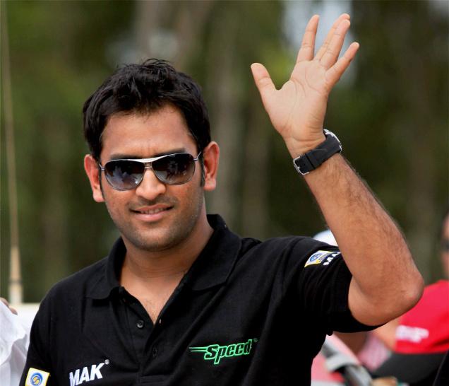 Delhi Police books man for stealing MS Dhoni's phones Delhi Police books man for stealing MS Dhoni's phones