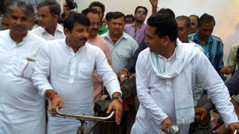 BJP's Manoj Tiwari with Kapil Mishra BJP's Manoj Tiwari with Kapil Mishra
