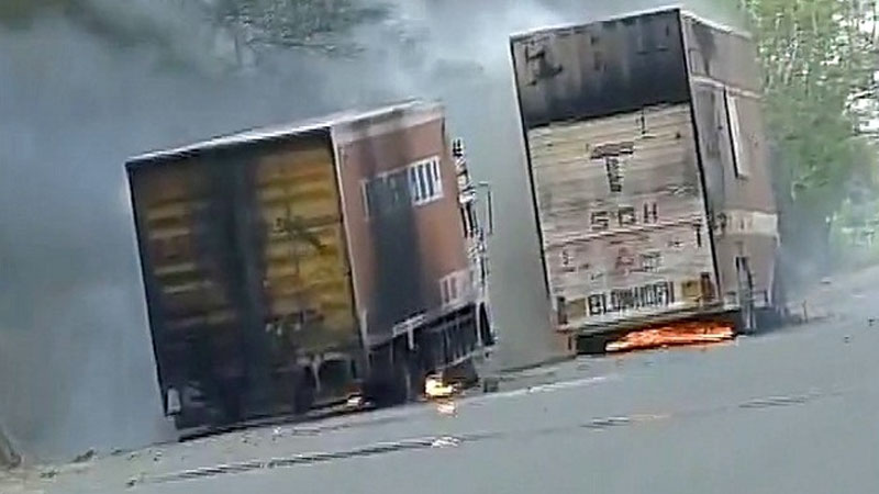 Farmers' agitation in Madhya Pradesh intensifies, 8 to 10 vehicles set on fire Farmers' agitation in Madhya Pradesh intensifies, 8 to 10 vehicles set on fire