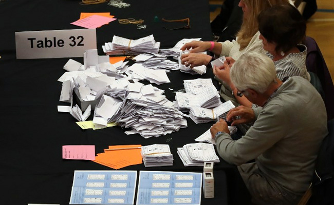 UK Election 2017: Pound takes a dip as results arrive UK Election 2017: Pound takes a dip as results arrive