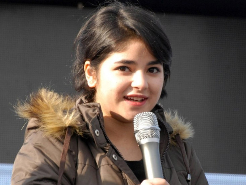Dangal Girl Zaira Wasim's miraculously rescued from Dal Lake after car accident Dangal Girl Zaira Wasim's miraculously rescued from Dal Lake after car accident