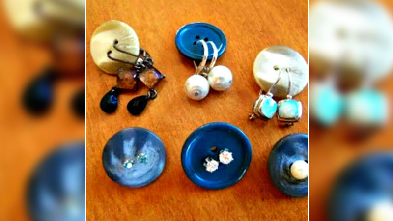 Tricks to pack jewellery while travelling Tricks to pack jewellery while travelling