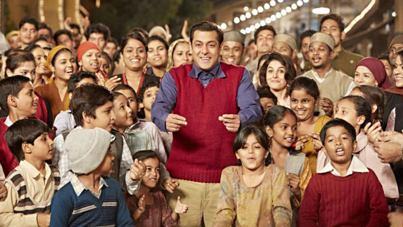 B-Town goes gaga over Salman's 'Tubelight' B-Town goes gaga over Salman's 'Tubelight'