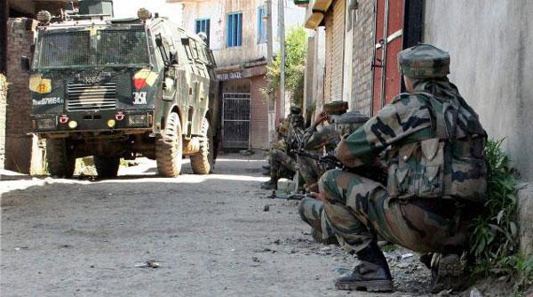 Jammu and Kashmir: Two militants killed, three soldiers injured in DPS Srinagar encounter Jammu and Kashmir: Two militants killed, three soldiers injured in DPS Srinagar encounter