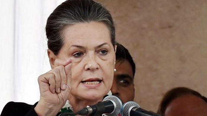 Congress President Sonia Gandhi stepped into the political crisis ruling coalition in Bihar Congress President Sonia Gandhi stepped into the political crisis ruling coalition in Bihar