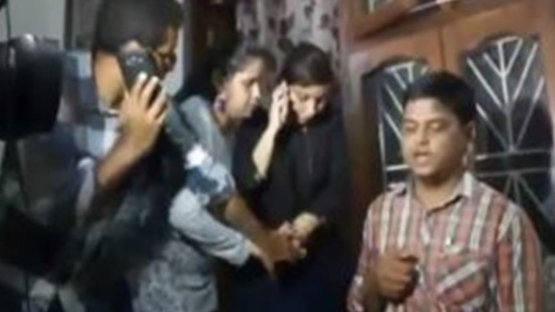 Woman journalist slammed for disgusting behavior with Pradyuman's father Woman journalist slammed for disgusting behavior with Pradyuman's father