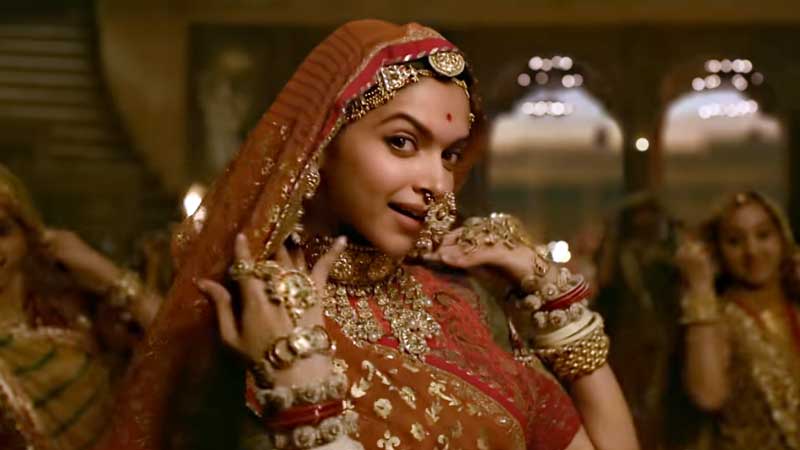 Deepika Padukone Does 66 Twirls for 'Ghoomar' Song in 'Padmavati' Deepika Padukone Does 66 Twirls for 'Ghoomar' Song in 'Padmavati'