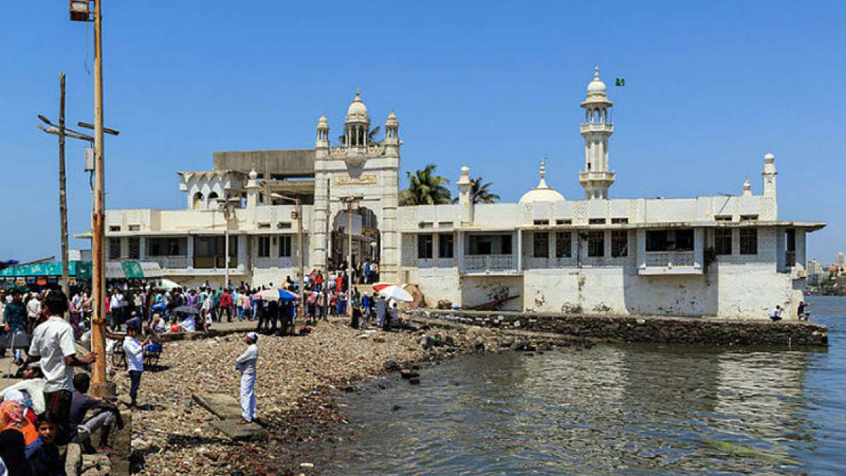 Women will be allowed to enter in inner sanctum of Haji Ali Dargah in Mumbai Women will be allowed to enter in inner sanctum of Haji Ali Dargah in Mumbai