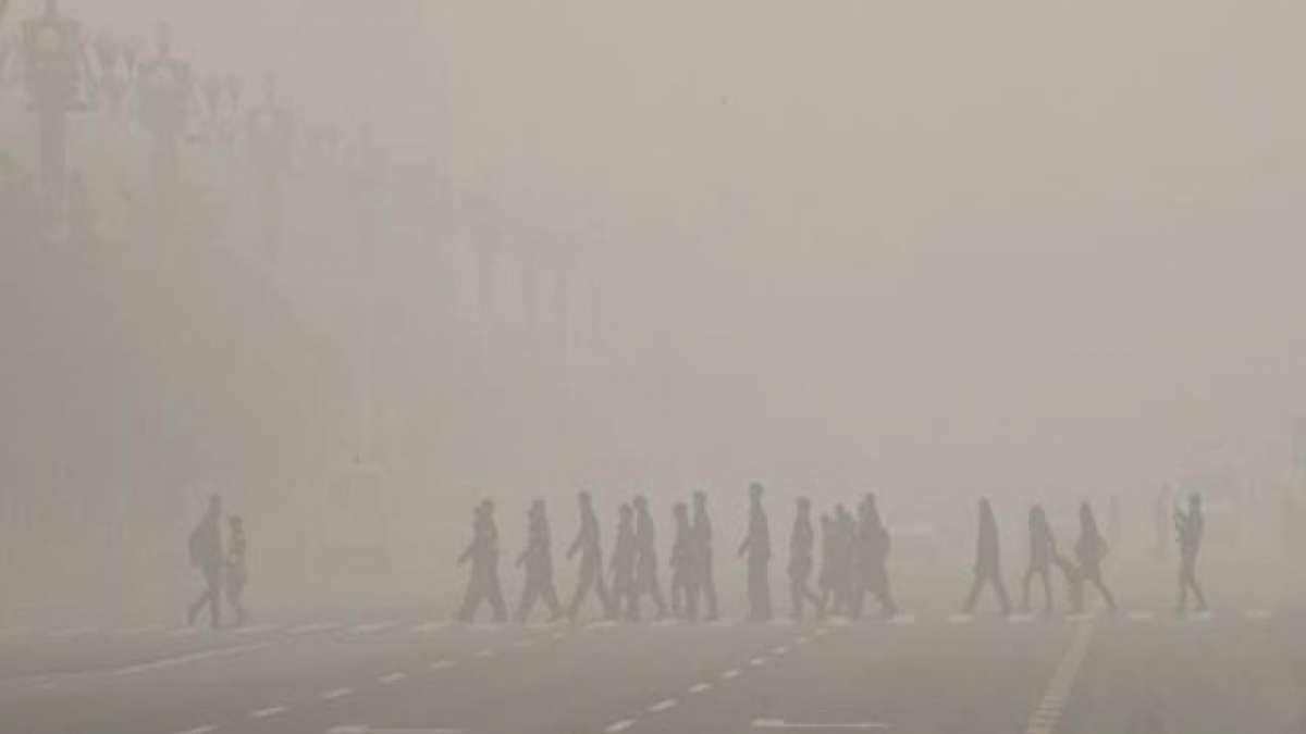 A smoggy day in Delhi. A smoggy day in Delhi.