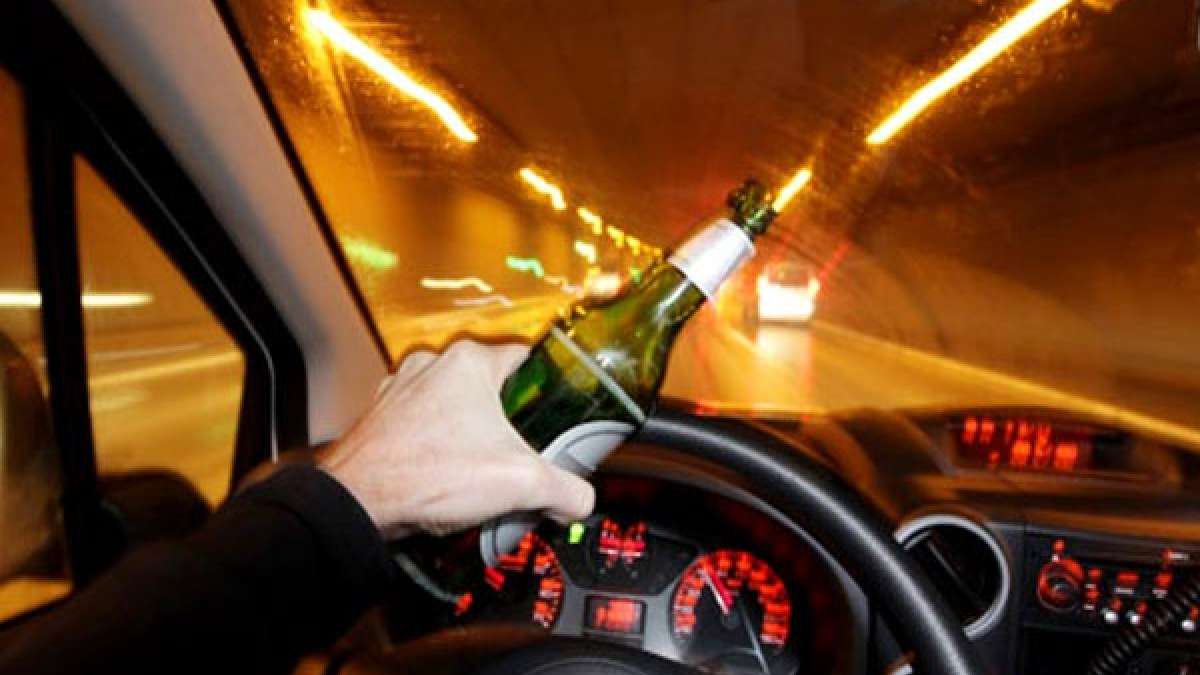 Drinking in Delhi roads may land you in jail Drinking in Delhi roads may land you in jail