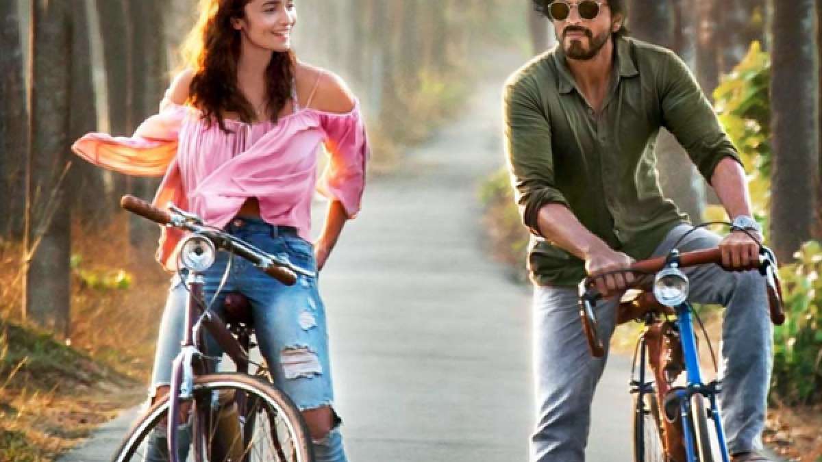 Shah Rukh Khan and Alia Bhatt in 'Dear Zindagi' poster Shah Rukh Khan and Alia Bhatt in 'Dear Zindagi' poster