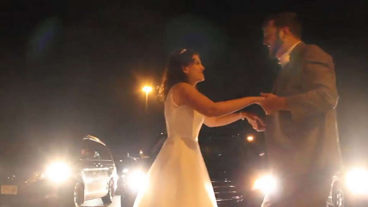 Newlyweds viral dance Newlyweds viral dance