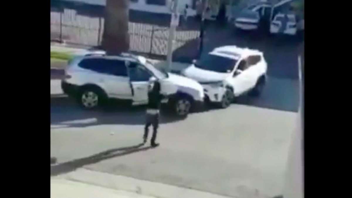 Women fight over parking lot in LA Women fight over parking lot in LA