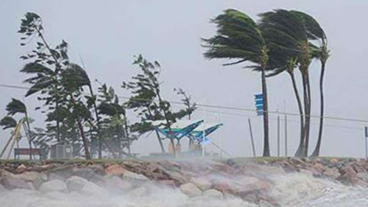 Cyclone Nada makes landfall in Tamil Nadu Cyclone Nada makes landfall in Tamil Nadu