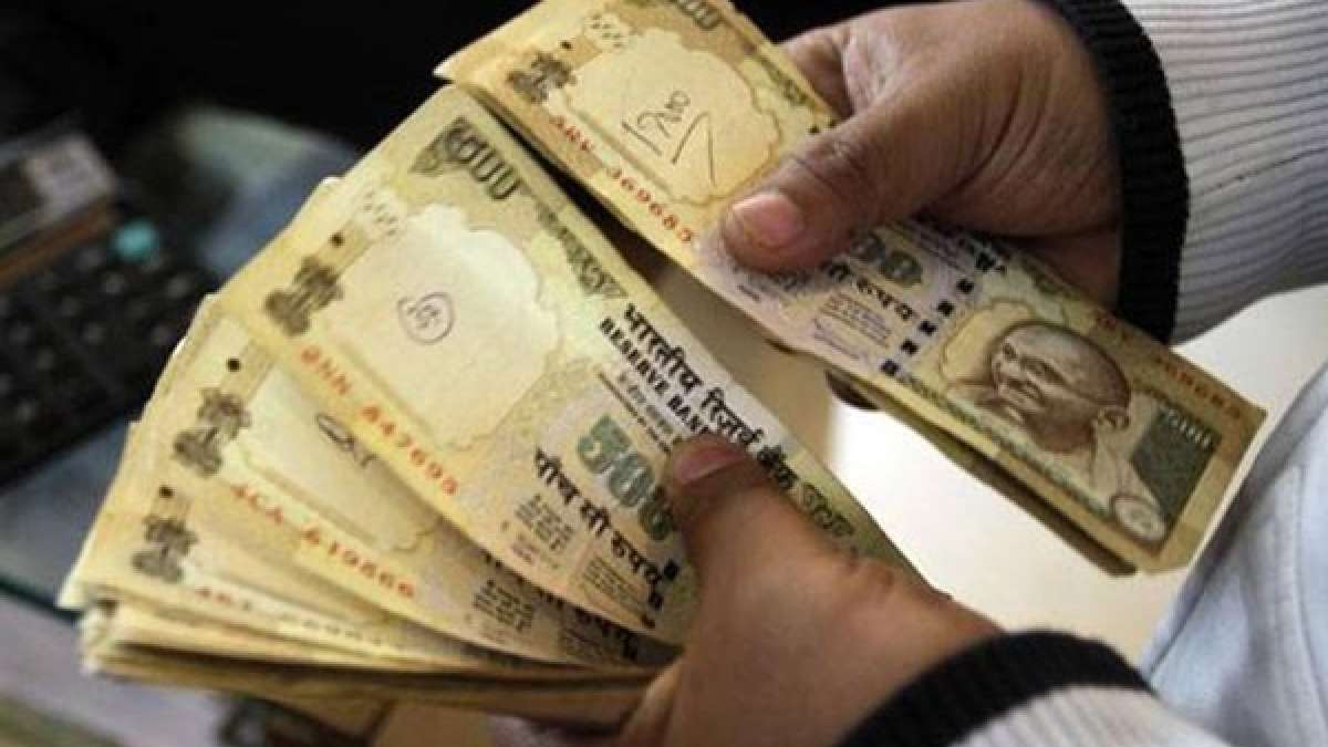 Rs 500 old currency notes banned on airports and petrol pumps Rs 500 old currency notes banned on airports and petrol pumps