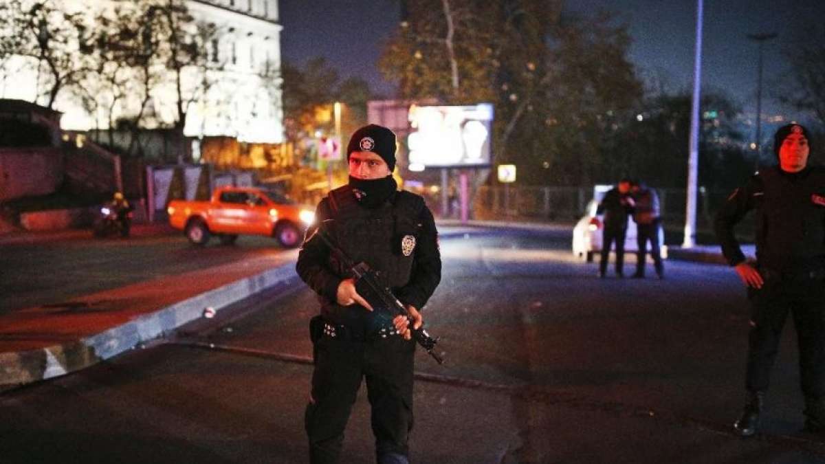 Turkey attack: At least 38 killed in suspected car bomb in Istanbul,150 wounded Turkey attack: At least 38 killed in suspected car bomb in Istanbul,150 wounded