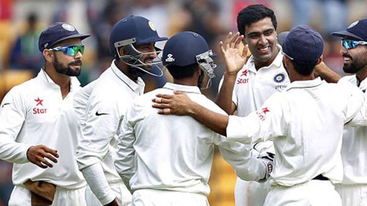 India Vs England, 4th Test, Day 5, Mumbai Test: Virat Kohli and Ashwin with team India India Vs England, 4th Test, Day 5, Mumbai Test: Virat Kohli and Ashwin with team India