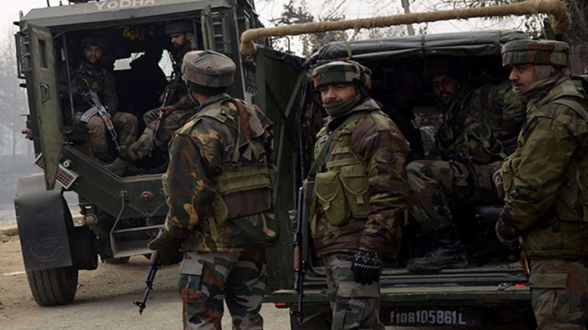 Militanats attack Indian soldiers in Pampore Militanats attack Indian soldiers in Pampore