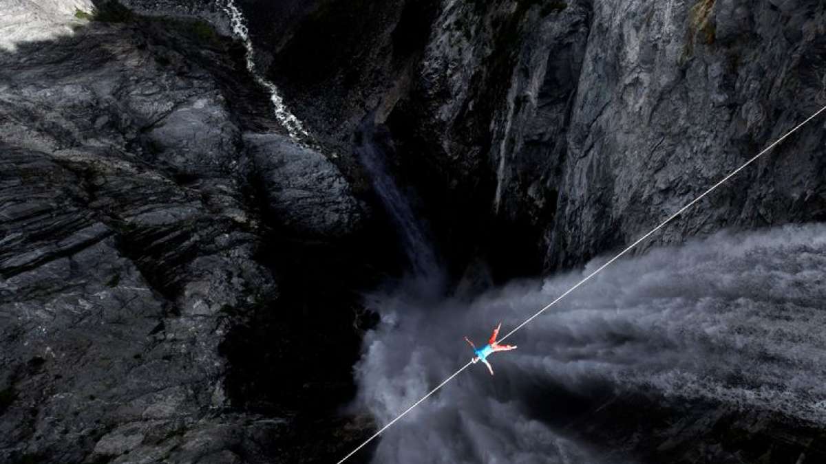 Daring stunt Daring stunt