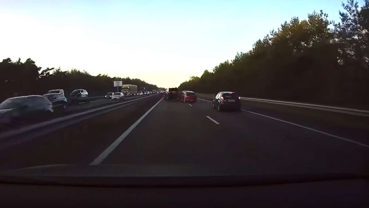 Tesla auto-pilot car crash Tesla auto-pilot car crash