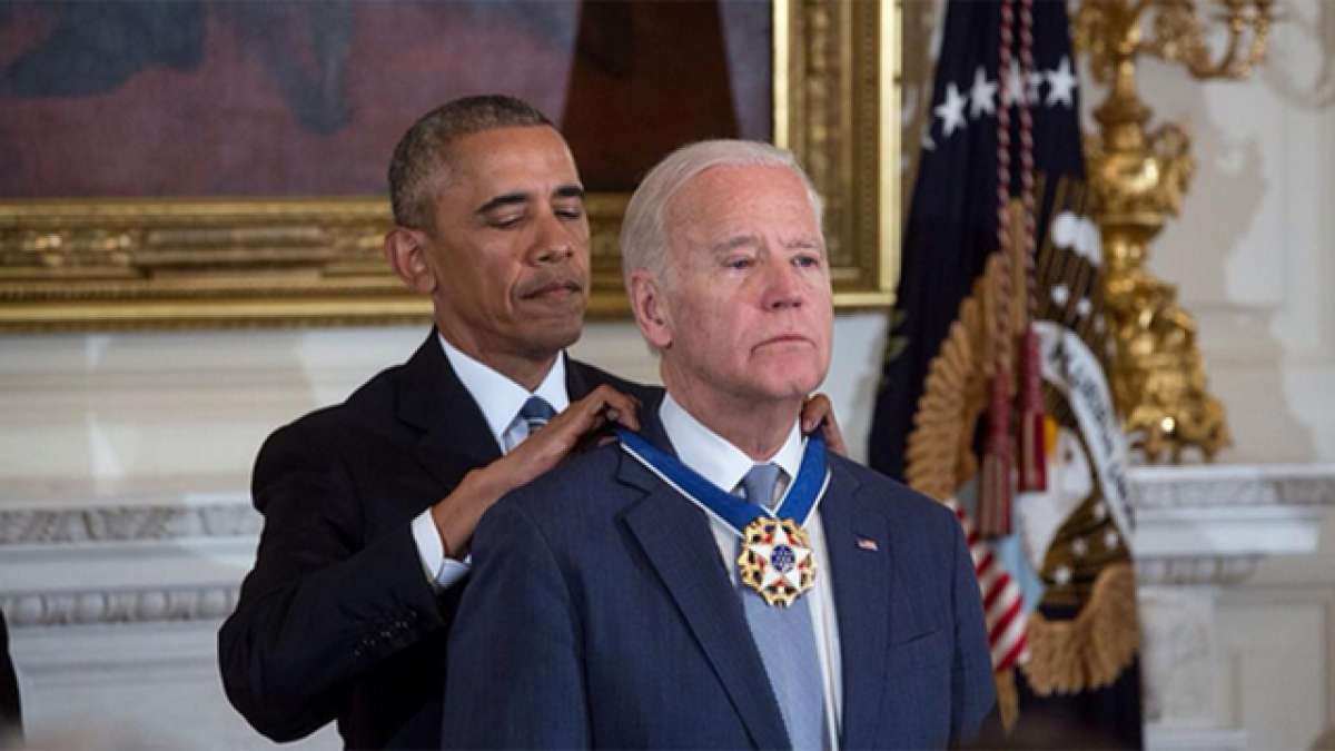 Obama awards Biden Presidential Medal Of Freedom Obama awards Biden Presidential Medal Of Freedom