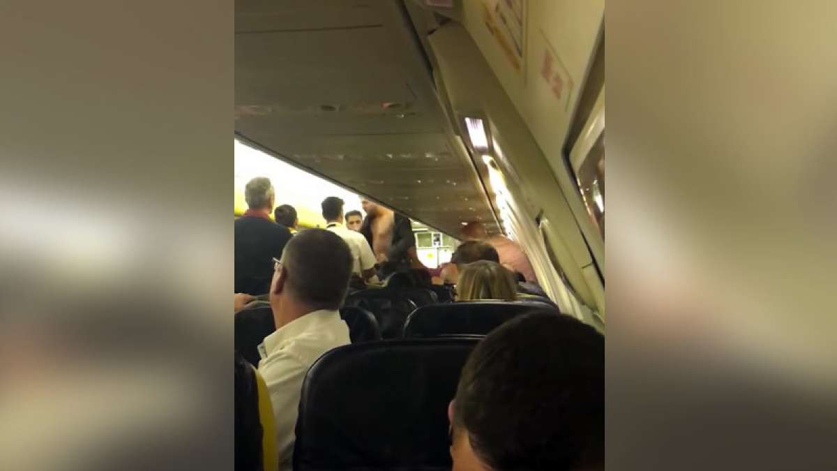Emergency landing due to scuffle on plane Emergency landing due to scuffle on plane
