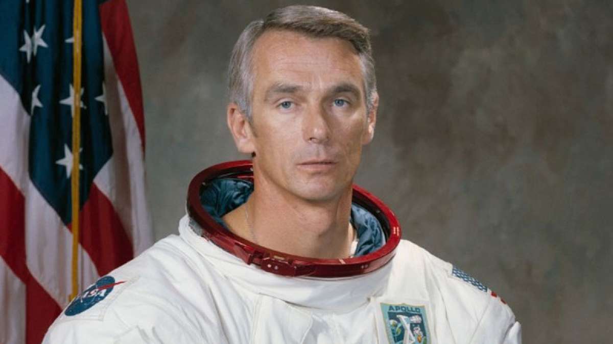 Eugene Cernan, last man to walk on moon, passed away Eugene Cernan, last man to walk on moon, passed away