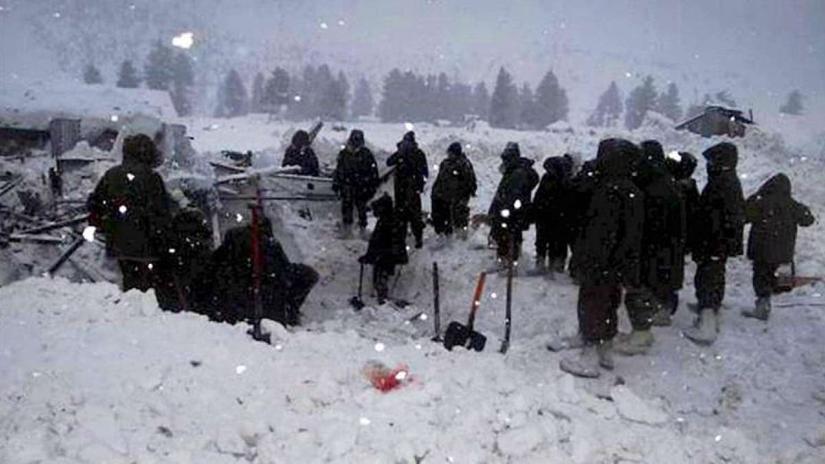 Five Indian Army soldiers rescued from under snow in Machil sector of Jammu and Kashmir Five Indian Army soldiers rescued from under snow in Machil sector of Jammu and Kashmir