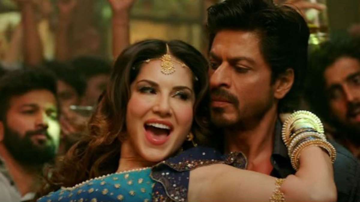 Sunny Leone with Shah Rukh Khan in movie "Raees" Sunny Leone with Shah Rukh Khan in movie "Raees"