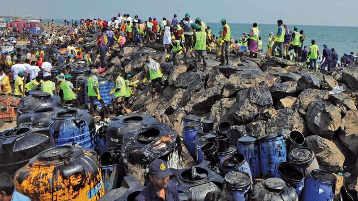 Panneerselvam visits oil spill at Ennore port Panneerselvam visits oil spill at Ennore port
