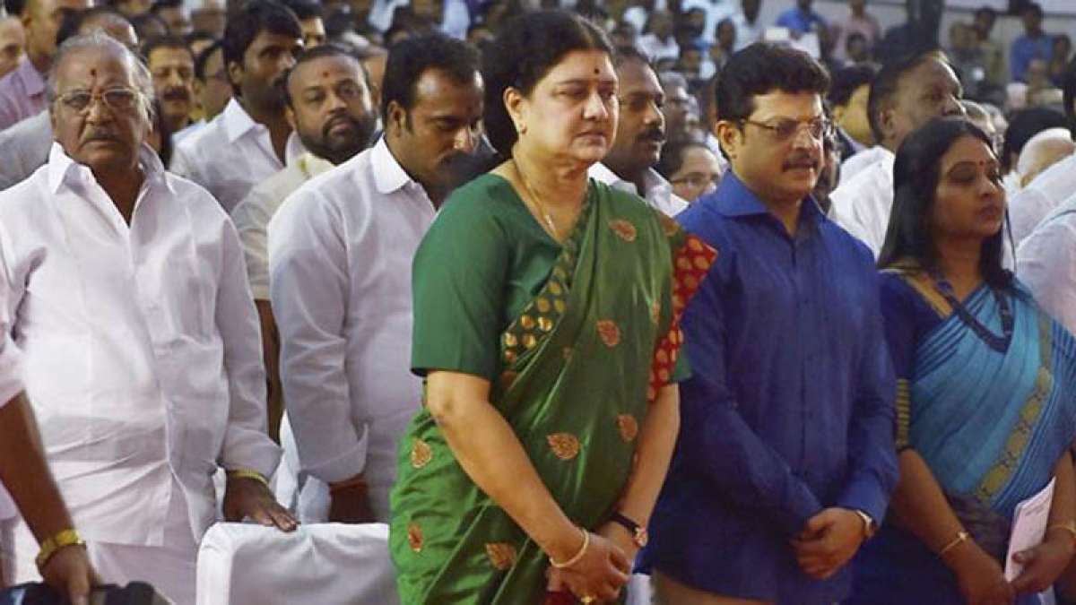 Sasikala vs governor over delay in wearing-in ceremony Sasikala vs governor over delay in wearing-in ceremony