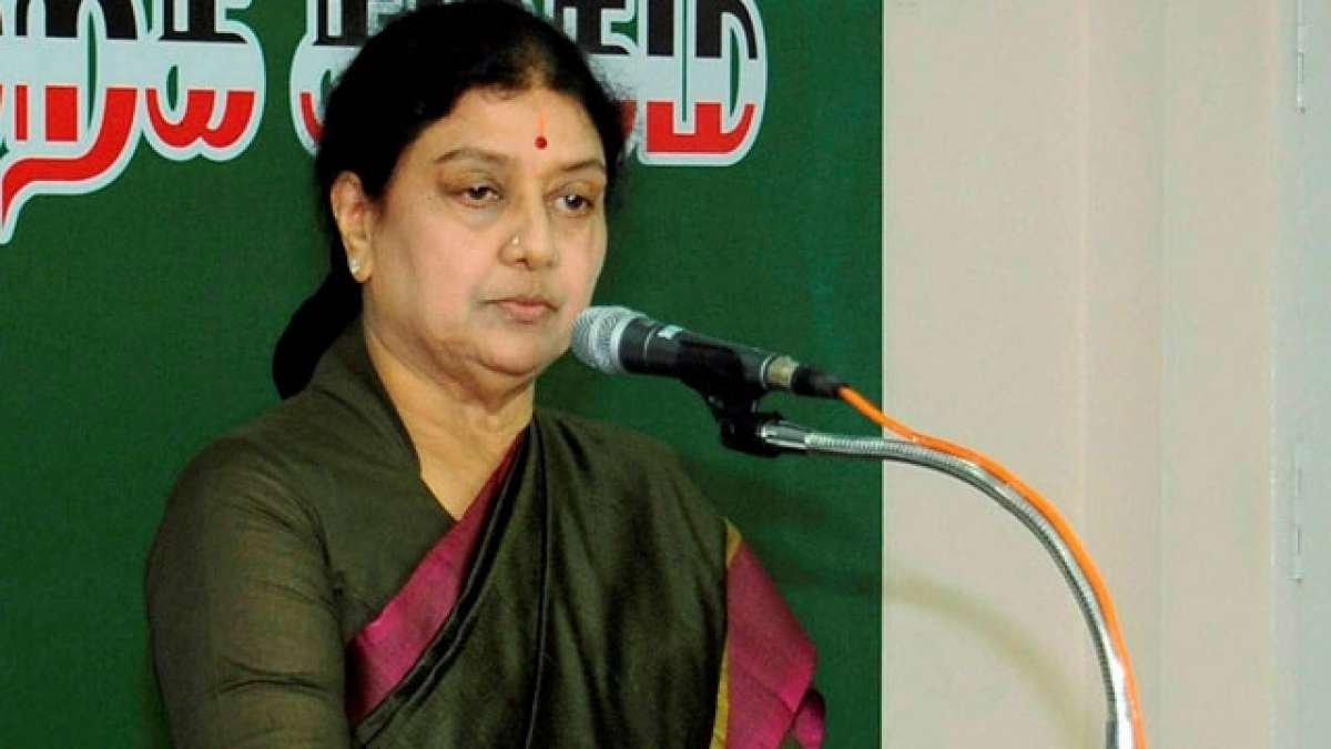 Tamil Nadu Political Crisis: Can't be scared due to being a woman, says Sasikala Tamil Nadu Political Crisis: Can't be scared due to being a woman, says Sasikala