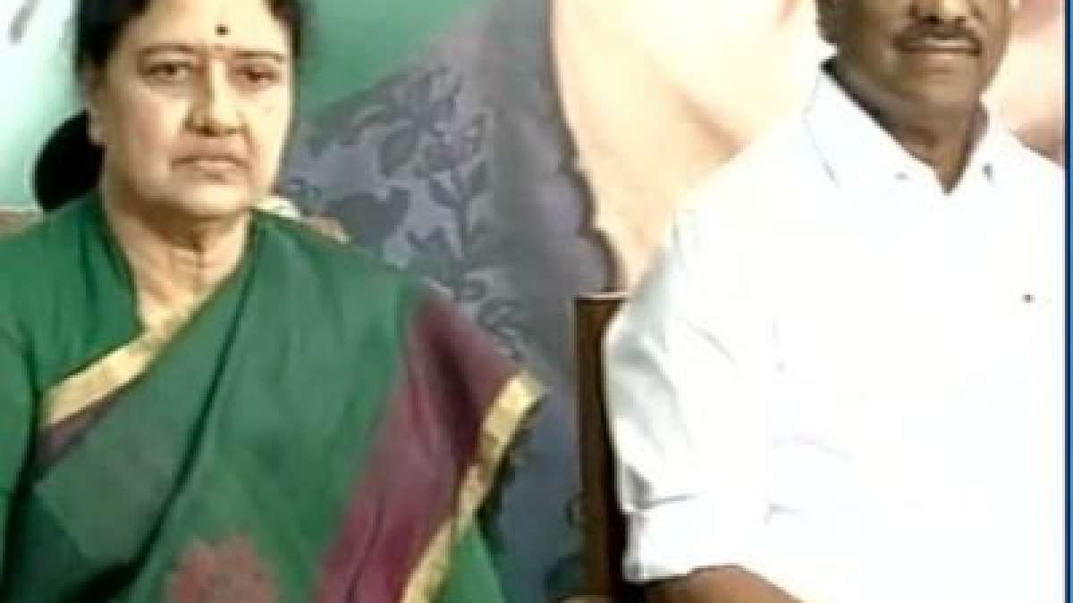 Tamil Nadu Political Crisis: Nine AIADMK Lok Sabha members back Panneerselvam Tamil Nadu Political Crisis: Nine AIADMK Lok Sabha members back Panneerselvam