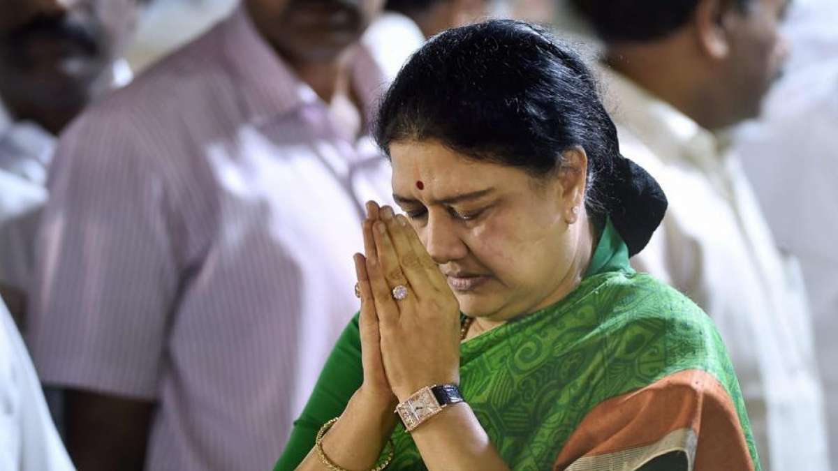 Tamil Nadu Political Crisis: SC verdict on Sasikala disproportionate assets case on Tuesday Tamil Nadu Political Crisis: SC verdict on Sasikala disproportionate assets case on Tuesday