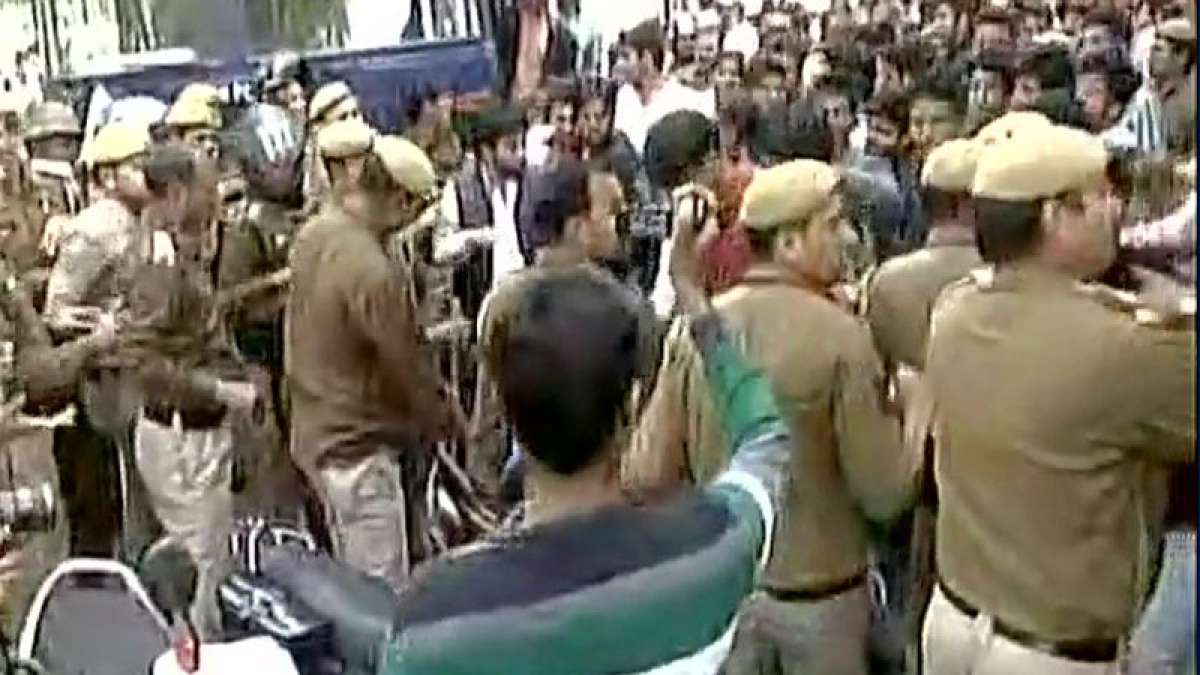 AISA, ABVP clash over Umar Khalid's show AISA, ABVP clash over Umar Khalid's show