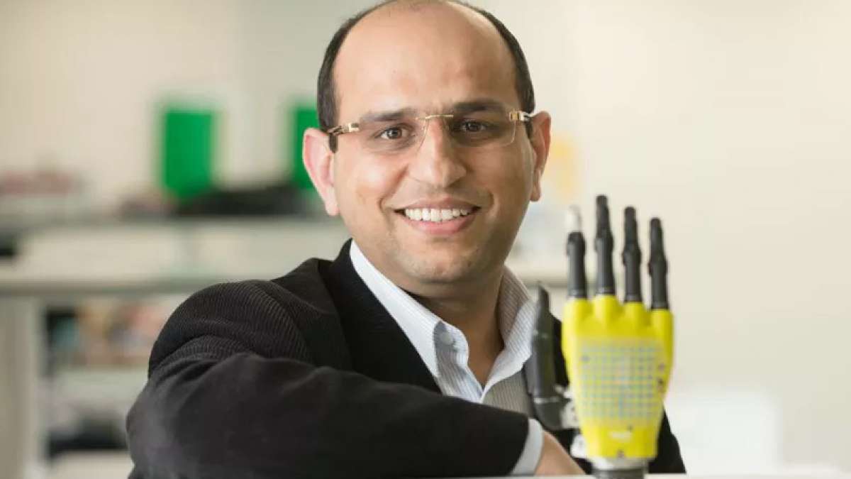Professor Ravinder Dahiya, an electrical engineer at the University of Glasgow, created solar powered robotic hand Professor Ravinder Dahiya, an electrical engineer at the University of Glasgow, created solar powered robotic hand
