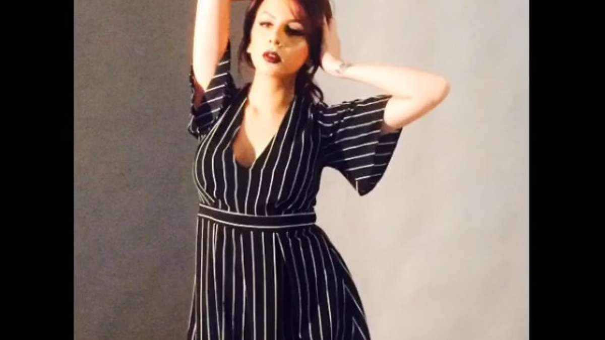 VIDEO: Bigg Boss 10 contestant Nitibha Kaul looks HOT in new photoshoot VIDEO: Bigg Boss 10 contestant Nitibha Kaul looks HOT in new photoshoot