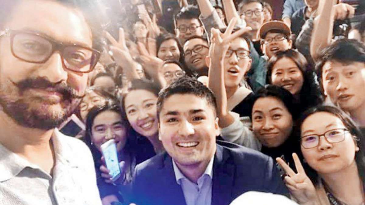 Chinese professional boxer Zou Shiming and American basketball player Stephon Marbury promoted the Indian sports drama "Dangal" with its lead actor Aamir Khan here on Wednesday. Chinese professional boxer Zou Shiming and American basketball player Stephon Marbury promoted the Indian sports drama "Dangal" with its lead actor Aamir Khan here on Wednesday.