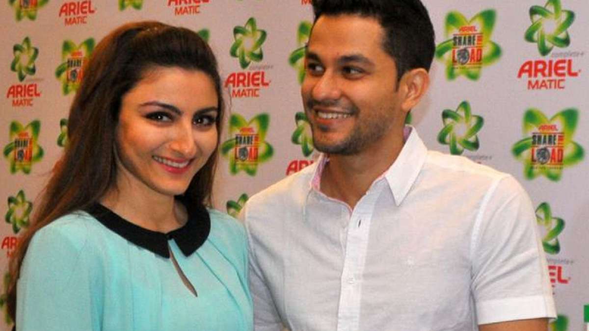 Actor Soha Ali Khan with husband Kunal Khemu Actor Soha Ali Khan with husband Kunal Khemu