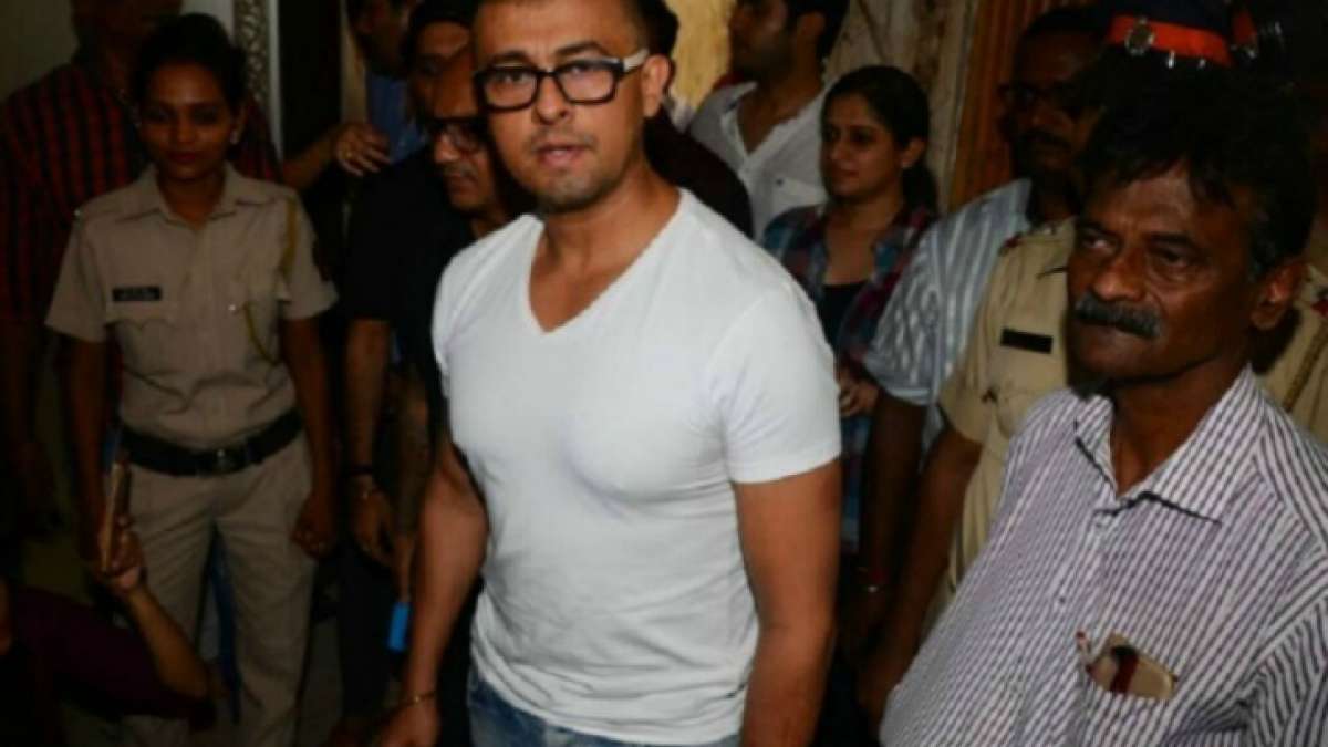 Watch video: Sonu Nigam now posts video of an 'azaan' on Twitter after week-long controversy Watch video: Sonu Nigam now posts video of an 'azaan' on Twitter after week-long controversy