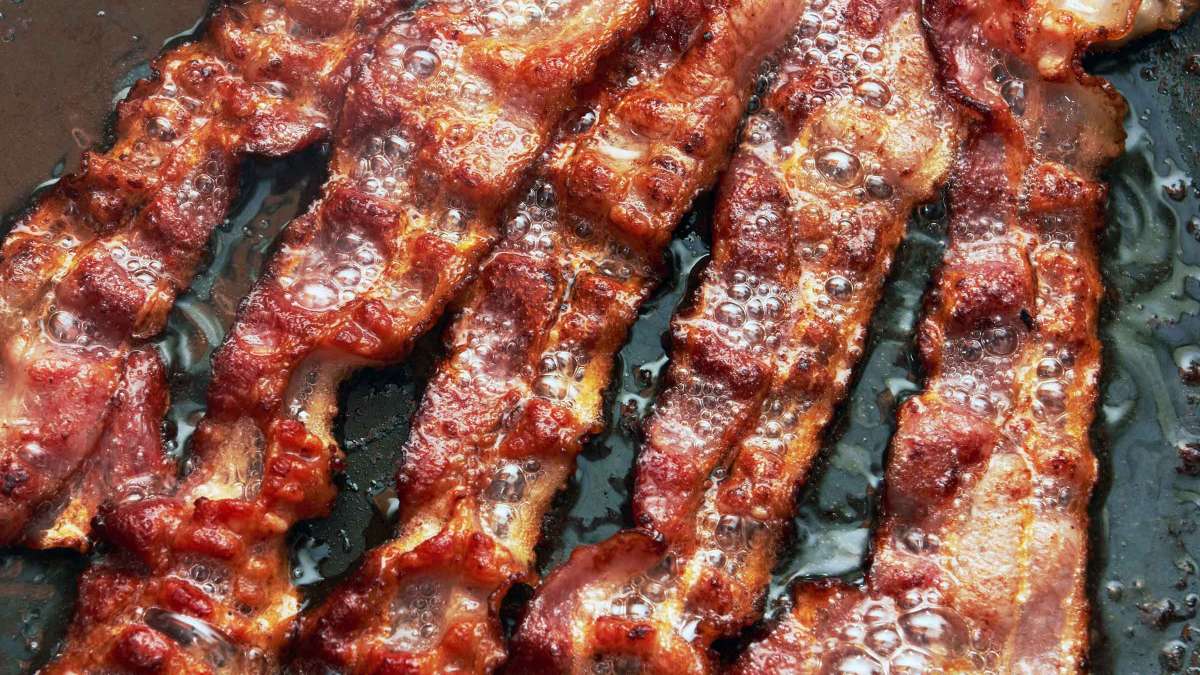 A diet high in animal protein is associated with a higher risk of non-alcoholic fatty liver disease (NAFLD), a condition in which fat builds up in the liver, in overweight people, says a study. A diet high in animal protein is associated with a higher risk of non-alcoholic fatty liver disease (NAFLD), a condition in which fat builds up in the liver, in overweight people, says a study.
