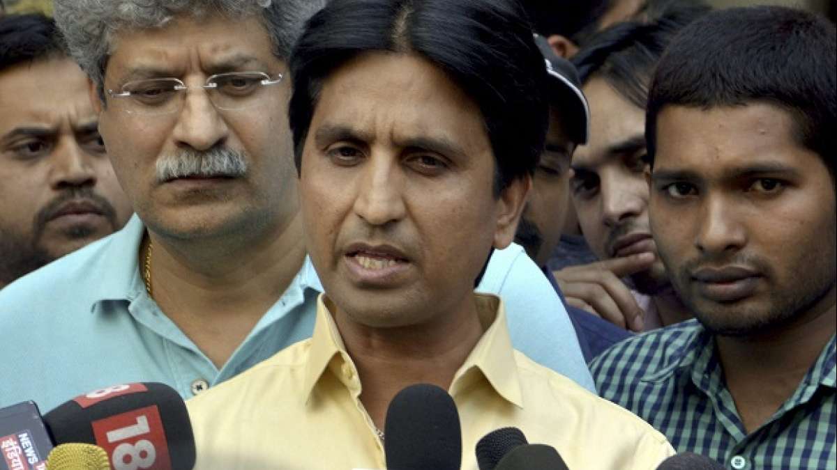Rift in AAP: CM Arvind Kejriwal in damage control mode, reaches Kumar Vishwas's home Rift in AAP: CM Arvind Kejriwal in damage control mode, reaches Kumar Vishwas's home