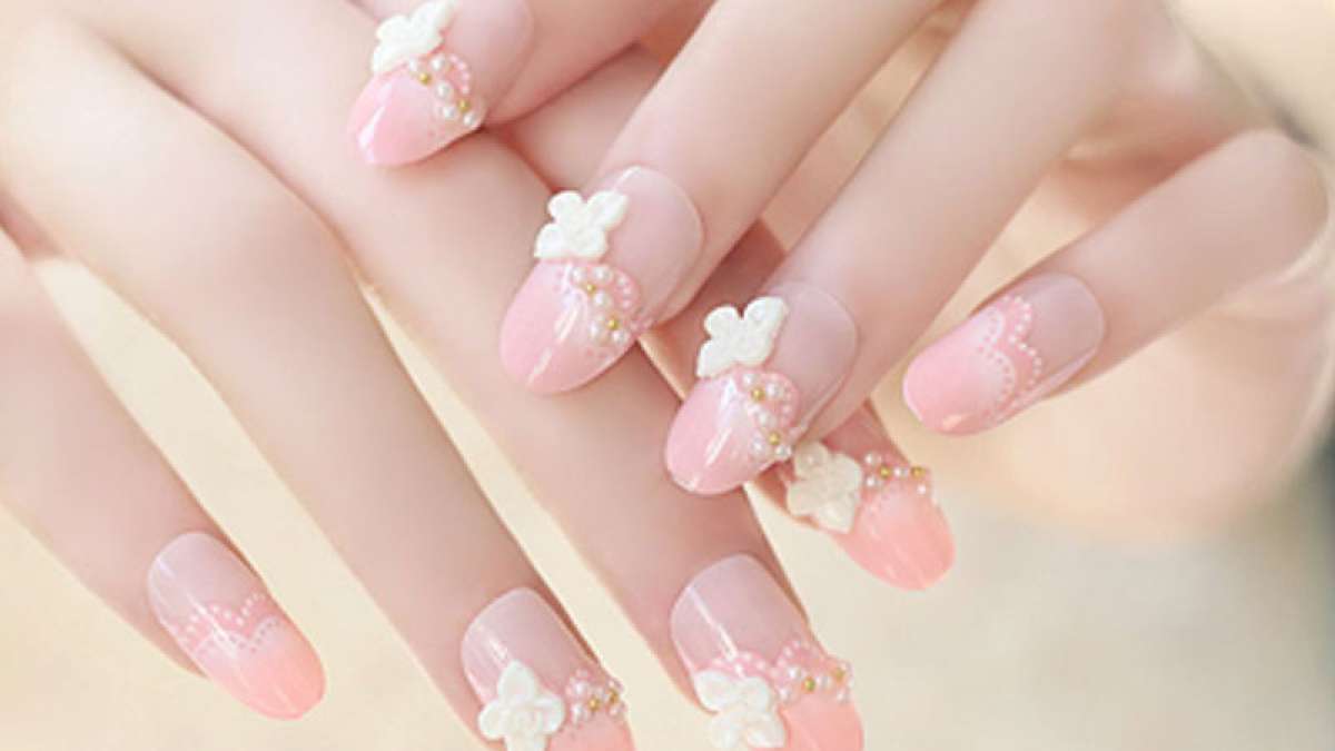 Nail your beach holiday look with right accessories Nail your beach holiday look with right accessories