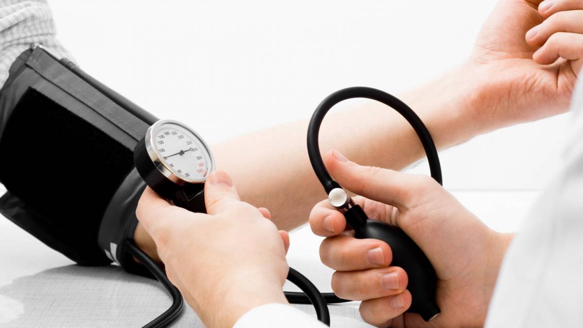 Individuals with isolated systolic hypertension exhibit systolic blood pressure of 140 or higher, but a normal diastolic pressure (lower reading) of around 80. Individuals with isolated systolic hypertension exhibit systolic blood pressure of 140 or higher, but a normal diastolic pressure (lower reading) of around 80.