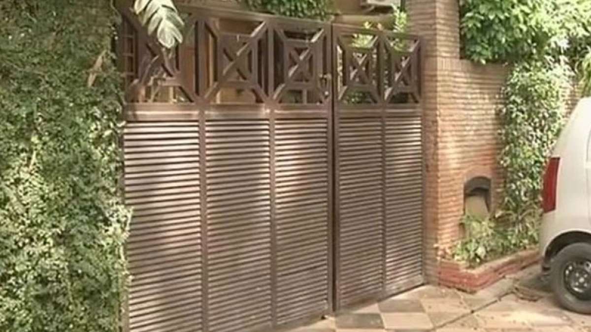 CBI raids NDTV co-founder Prannoy Roy's residence in Delhi, Channel calls it 'concerted harassment' CBI raids NDTV co-founder Prannoy Roy's residence in Delhi, Channel calls it 'concerted harassment'