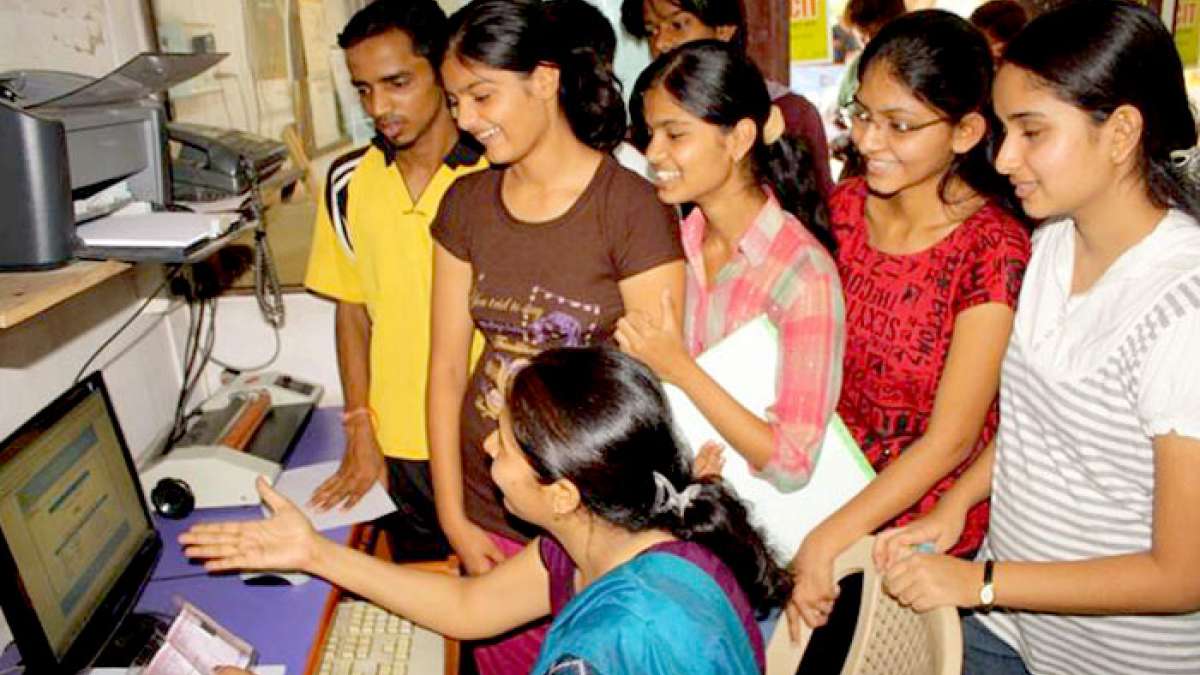 According to an update in results.nic.in, UP Board Class 10th Results 2017 will be announced on June 9, 2017 at 12:30 Hrs. According to an update in results.nic.in, UP Board Class 10th Results 2017 will be announced on June 9, 2017 at 12:30 Hrs.