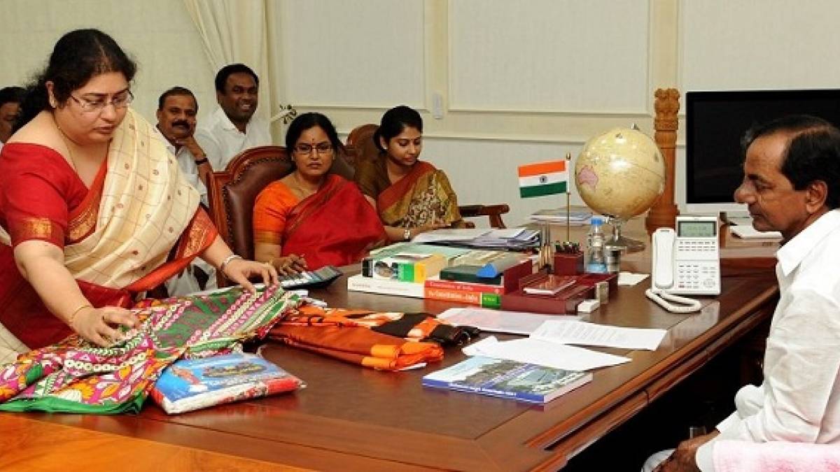 Telangana Chief Minister announced the state will distribute free sarees to one crore women Telangana Chief Minister announced the state will distribute free sarees to one crore women