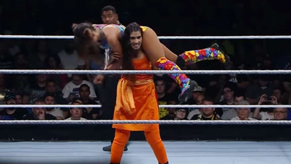 Kavita Devi fighting in orange salwar-Kameez at WWE Kavita Devi fighting in orange salwar-Kameez at WWE