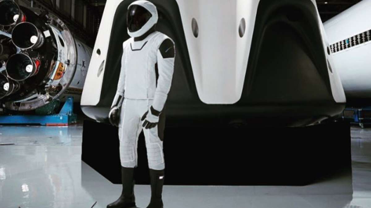 SpaceX CEO Elon Musk Shares First Full-body Photos of crew dragon space suits for astronauts SpaceX CEO Elon Musk Shares First Full-body Photos of crew dragon space suits for astronauts